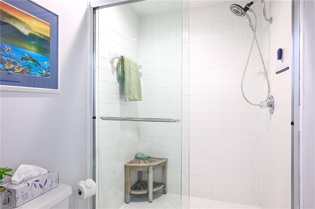 586 Beachwalk CIR # 305, NAPLES FL 34108-20