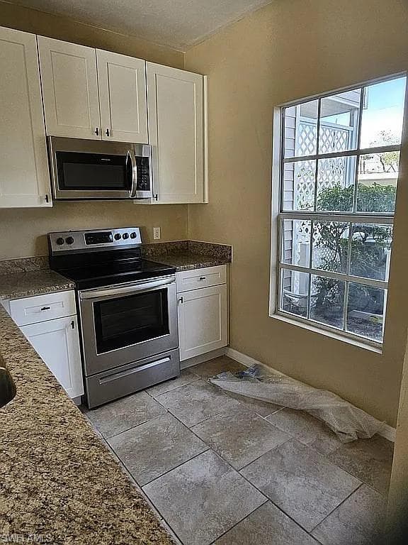 6123 Lake Front DR, FORT MYERS FL 33908-5