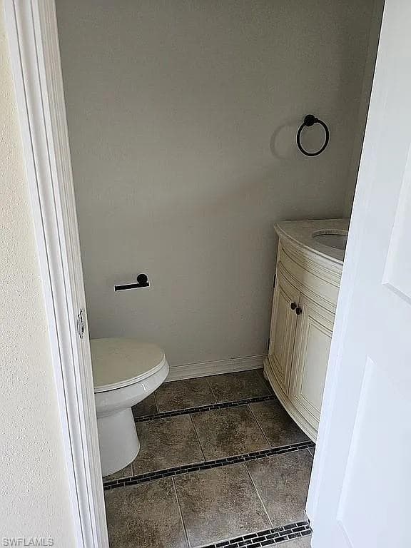 6123 Lake Front DR, FORT MYERS FL 33908-8