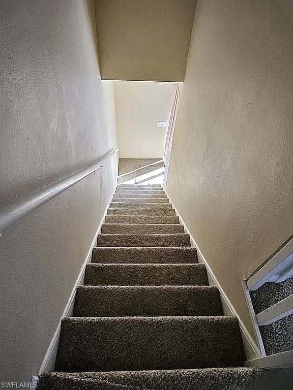 6123 Lake Front DR, FORT MYERS FL 33908-9