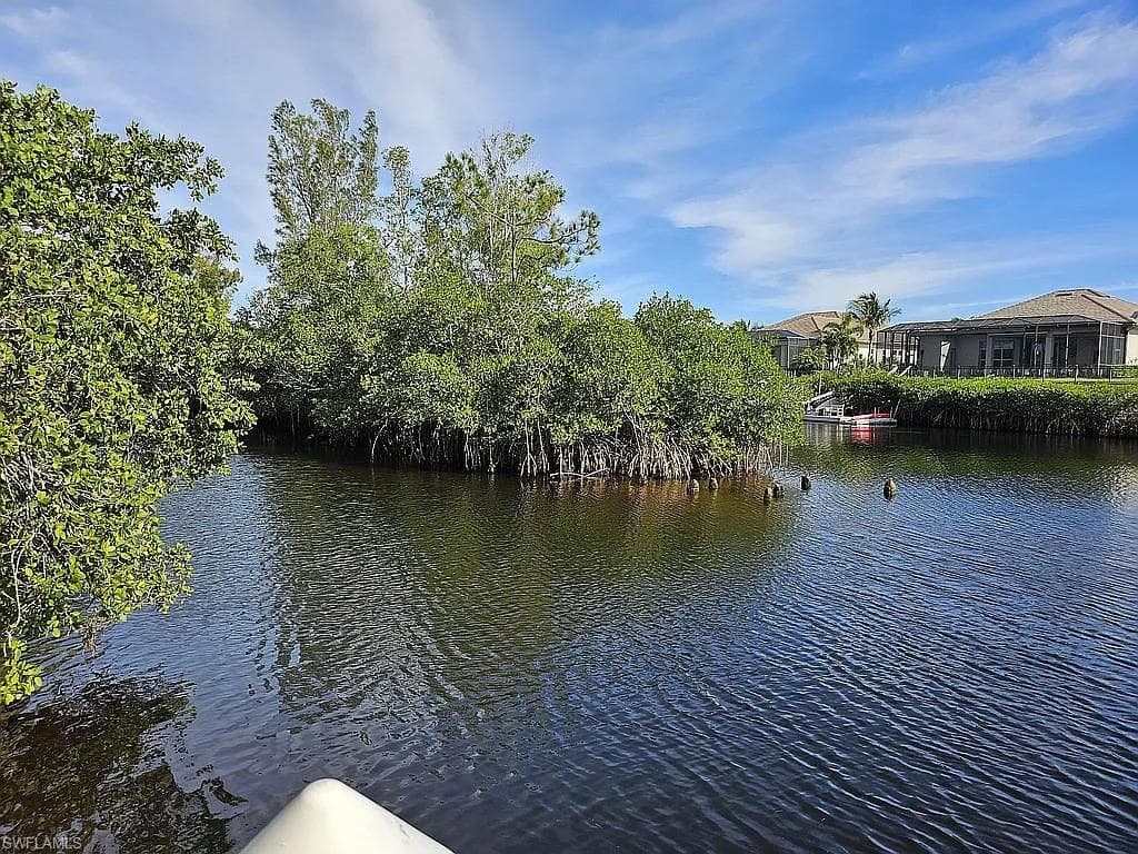 6123 Lake Front DR, FORT MYERS FL 33908-24