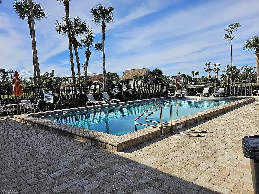 6123 Lake Front DR, FORT MYERS FL 33908-20