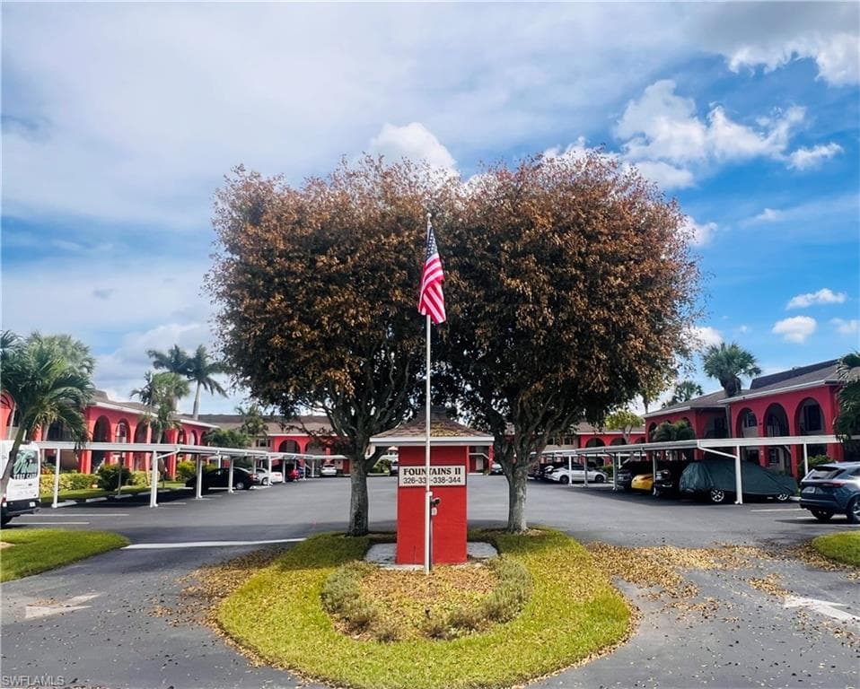 332 Charlemagne BLVD # H103, NAPLES FL 34112-1