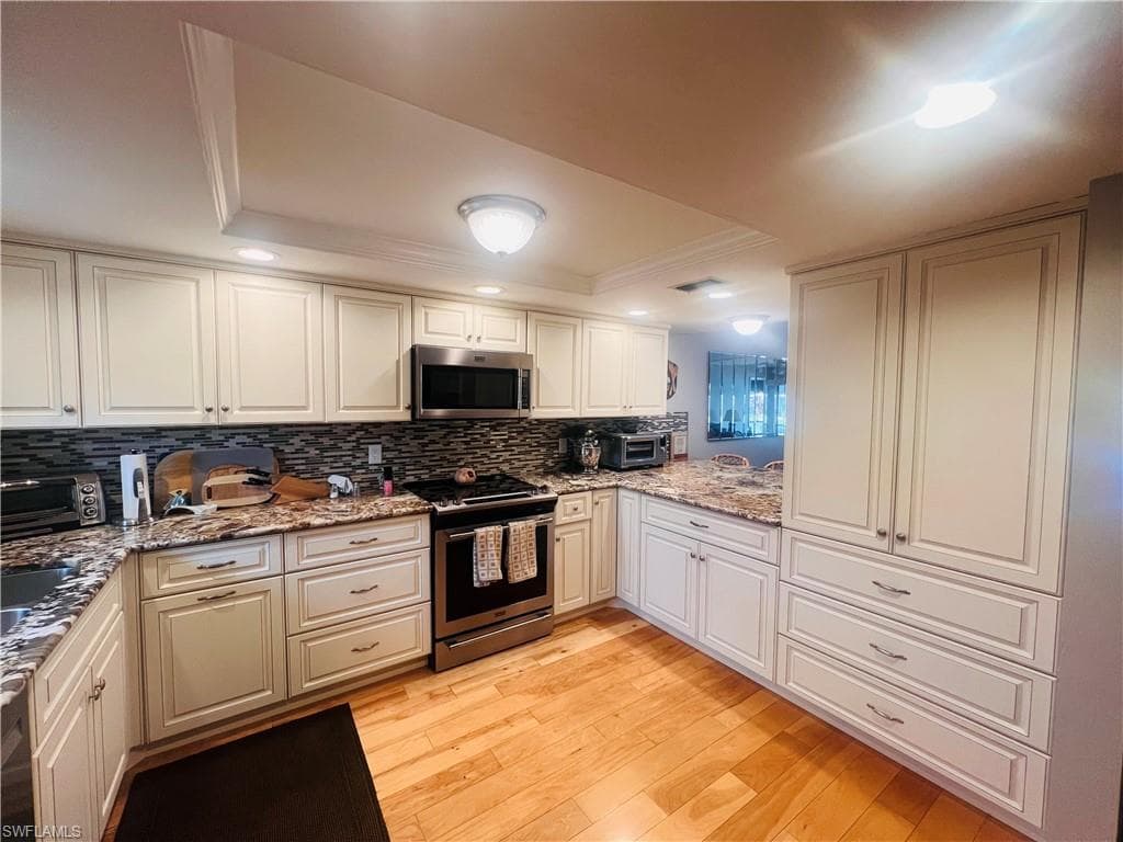 332 Charlemagne BLVD # H103, NAPLES FL 34112-5