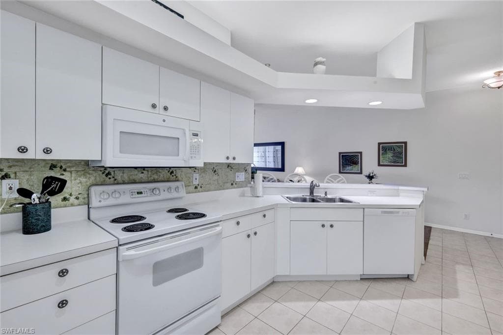 10711 Halfmoon Shoal RD # 203, ESTERO FL 34135-9