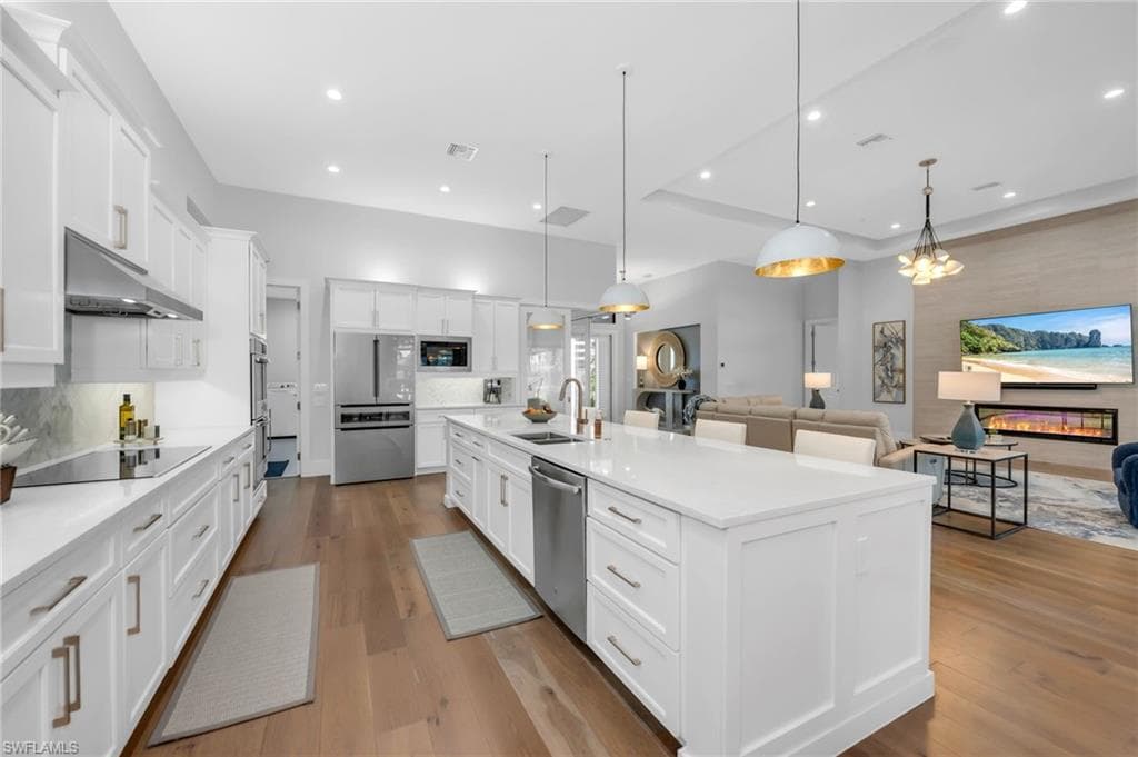 11728 Lady Anne CIR, CAPE CORAL FL 33991-2