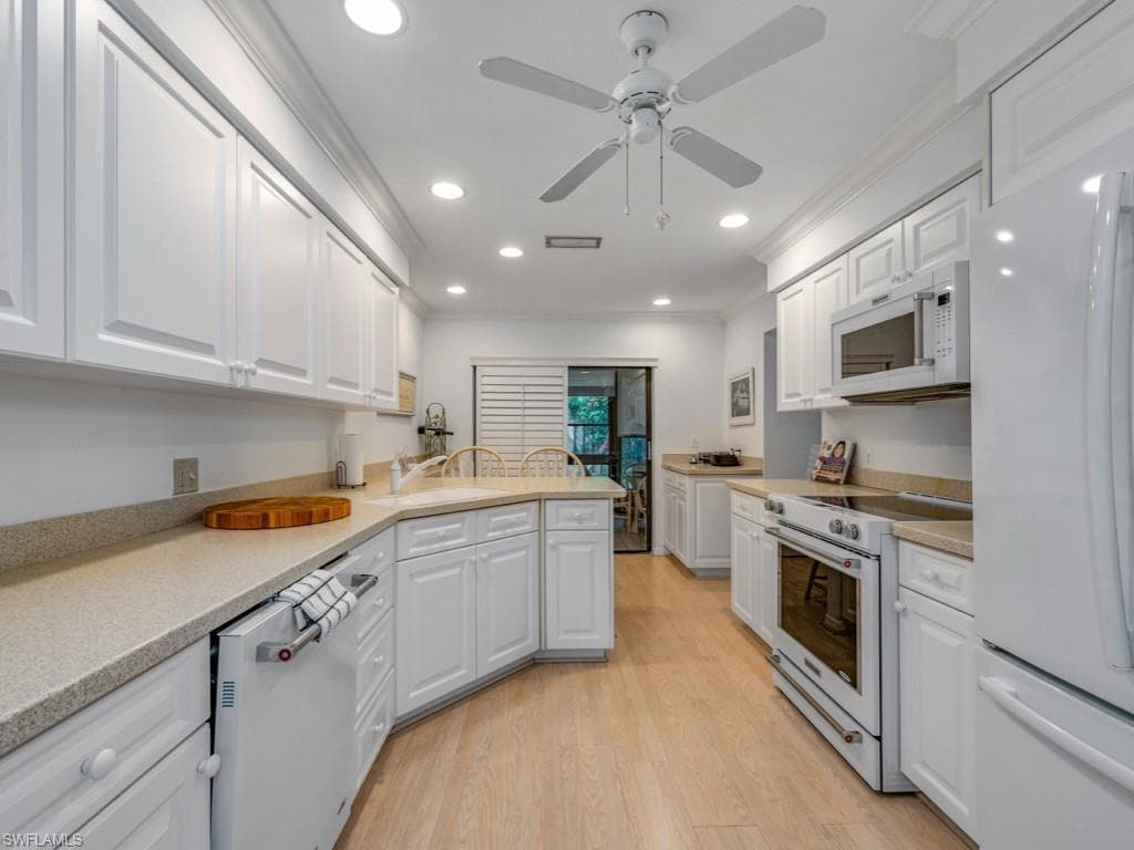 825 Reef Point CIR, NAPLES FL 34108-6