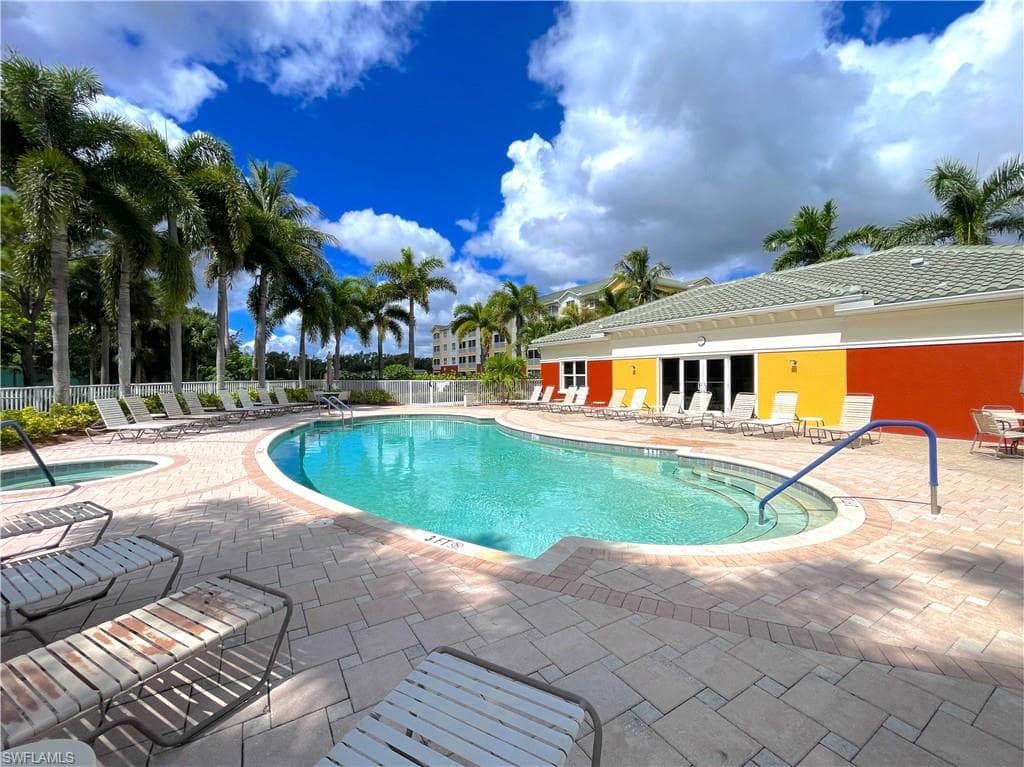 11001 Gulf Reflections DR # 105, FORT MYERS FL 33908-35