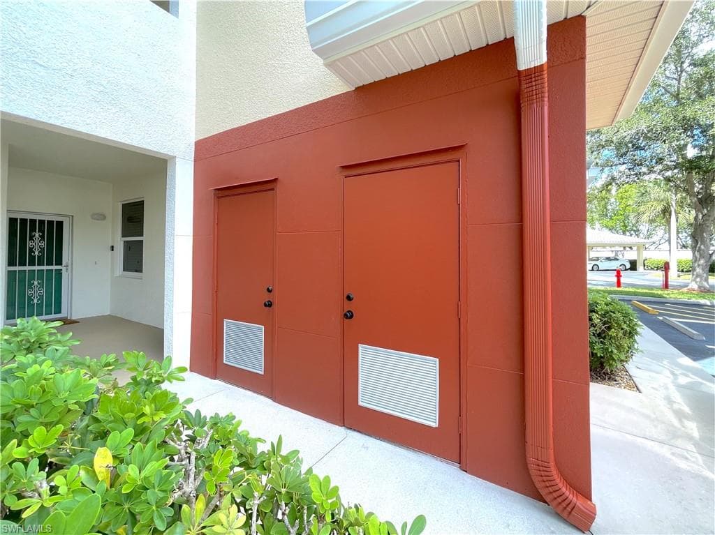 11001 Gulf Reflections DR # 105, FORT MYERS FL 33908-27