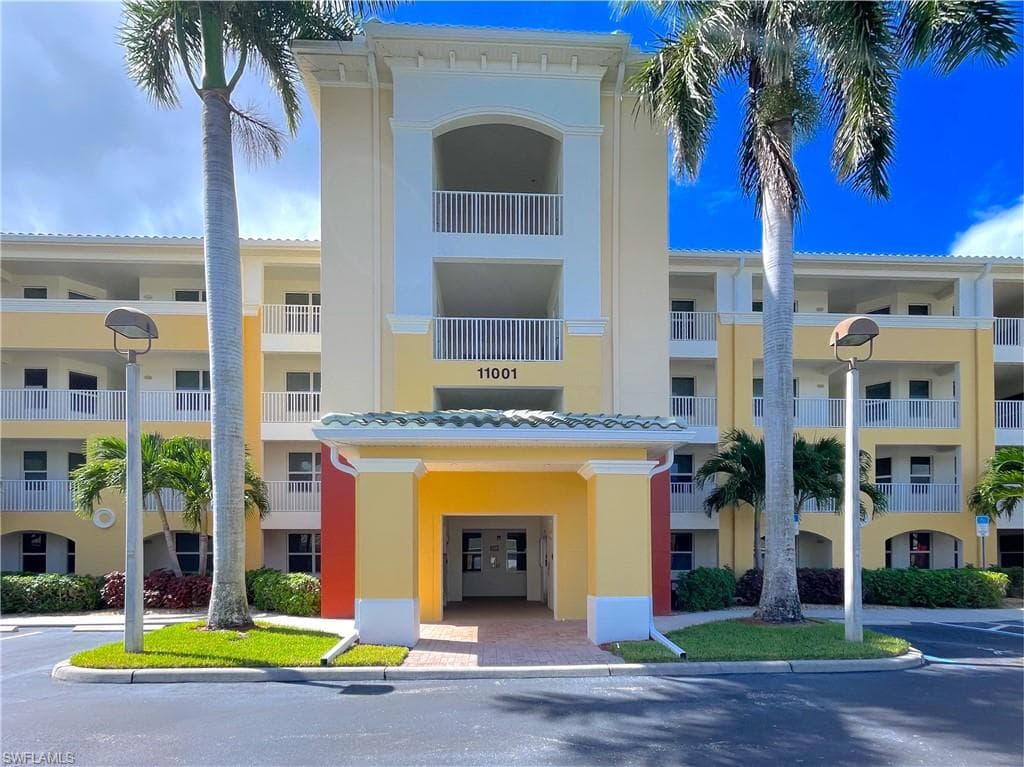 11001 Gulf Reflections DR # 105, FORT MYERS FL 33908-29
