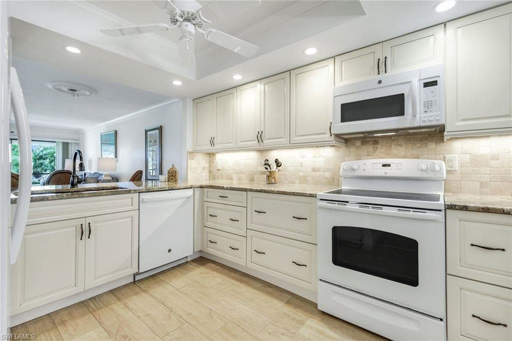 529 Lake Louise CIR # 101, NAPLES FL 34110-8