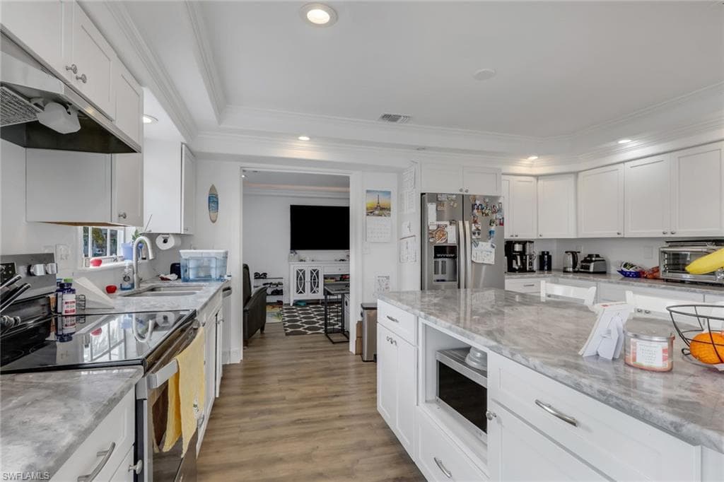 245 Bahia VIA, FORT MYERS BEACH FL 33931-10