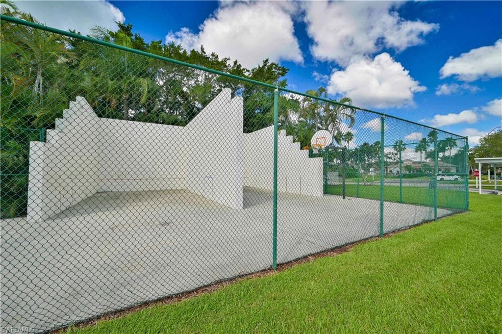 9241 Bramble CT, FORT MYERS FL 33919-41