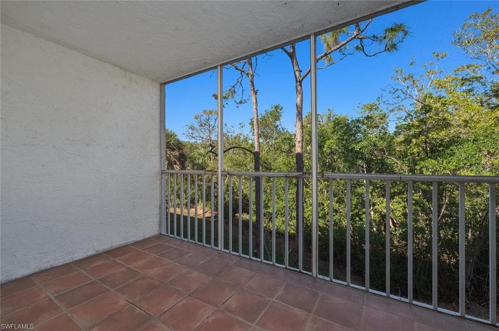 3021 Sandpiper Bay CIR # E206, NAPLES FL 34112-1