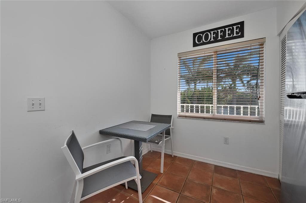 3021 Sandpiper Bay CIR # E206, NAPLES FL 34112-8