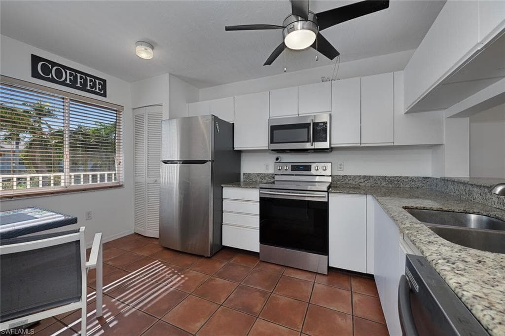 3021 Sandpiper Bay CIR # E206, NAPLES FL 34112-7