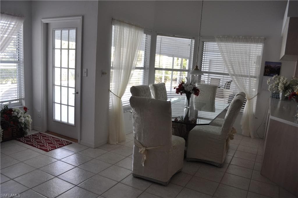 431 Dundee CT, NAPLES FL 34104-7