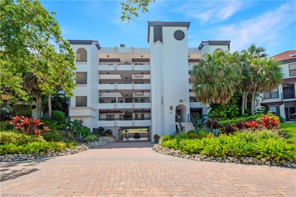 105 La Peninsula BLVD # 105, NAPLES FL 34113-1