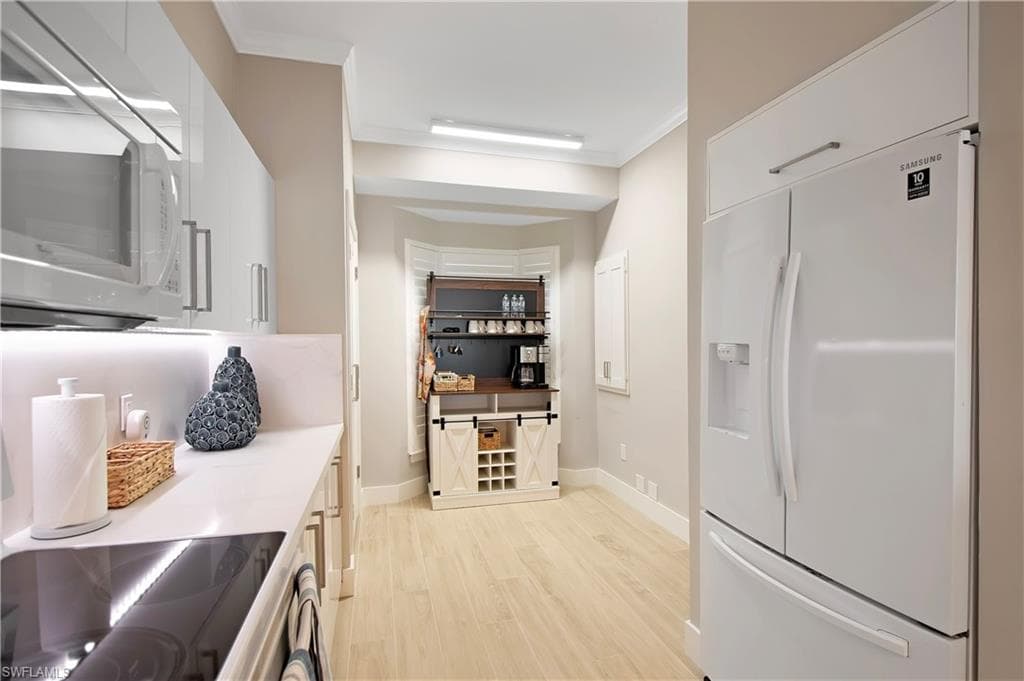 105 La Peninsula BLVD # 105, NAPLES FL 34113-15