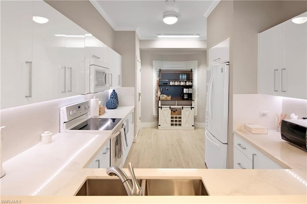 105 La Peninsula BLVD # 105, NAPLES FL 34113-25