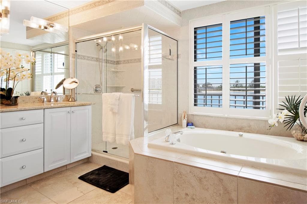 105 La Peninsula BLVD # 105, NAPLES FL 34113-18