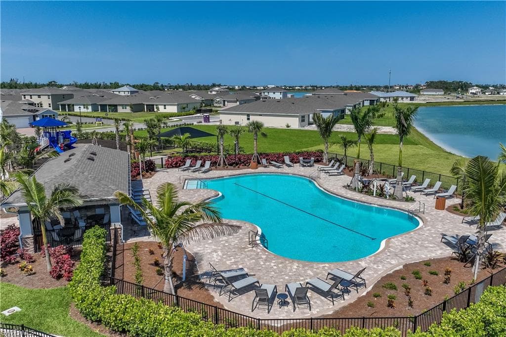 544 Spring Hill Lake LOOP, CAPE CORAL FL 33993-22