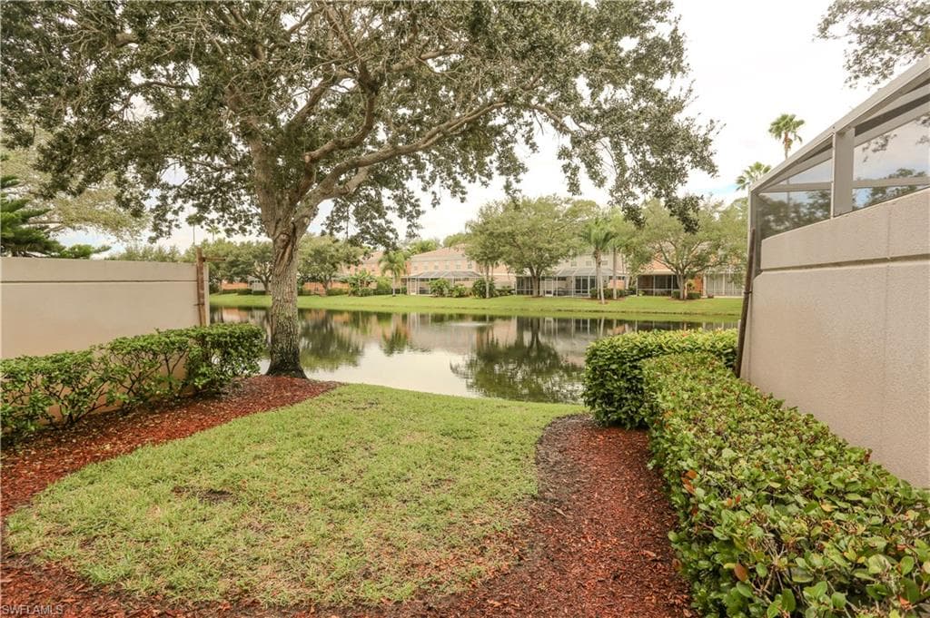 5823 Cove CIR # 8, NAPLES FL 34119-21