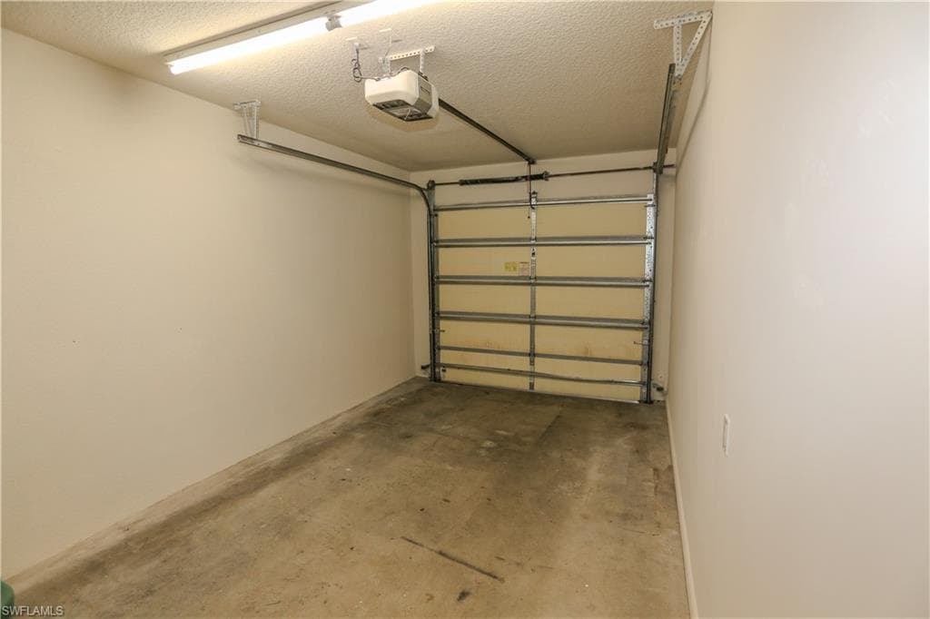 5823 Cove CIR # 8, NAPLES FL 34119-19