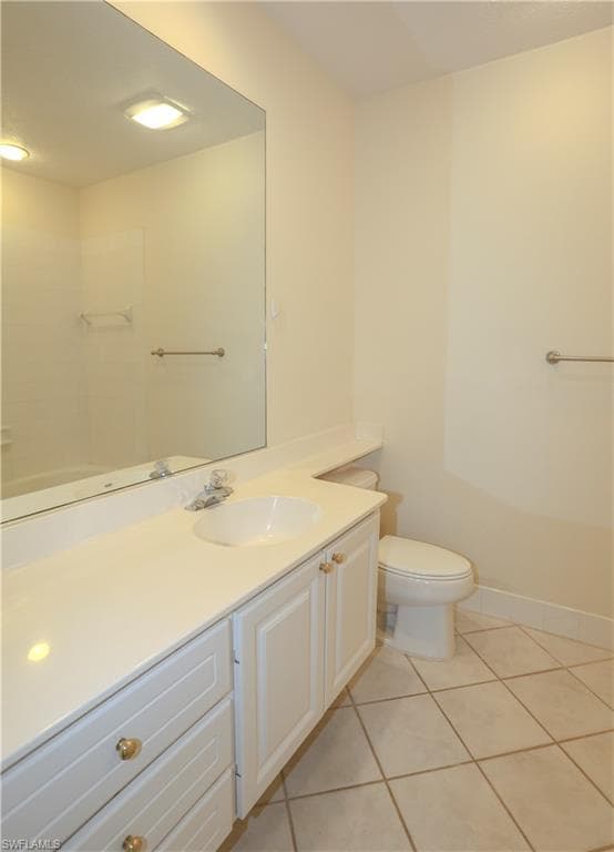 5823 Cove CIR # 8, NAPLES FL 34119-17