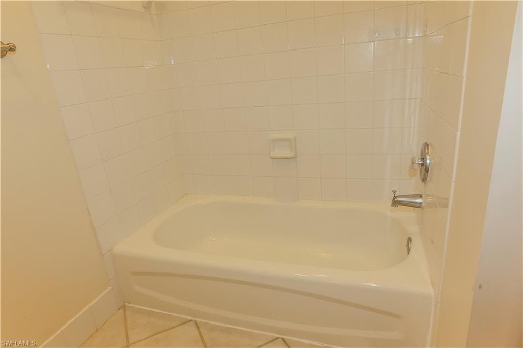 5823 Cove CIR # 8, NAPLES FL 34119-18