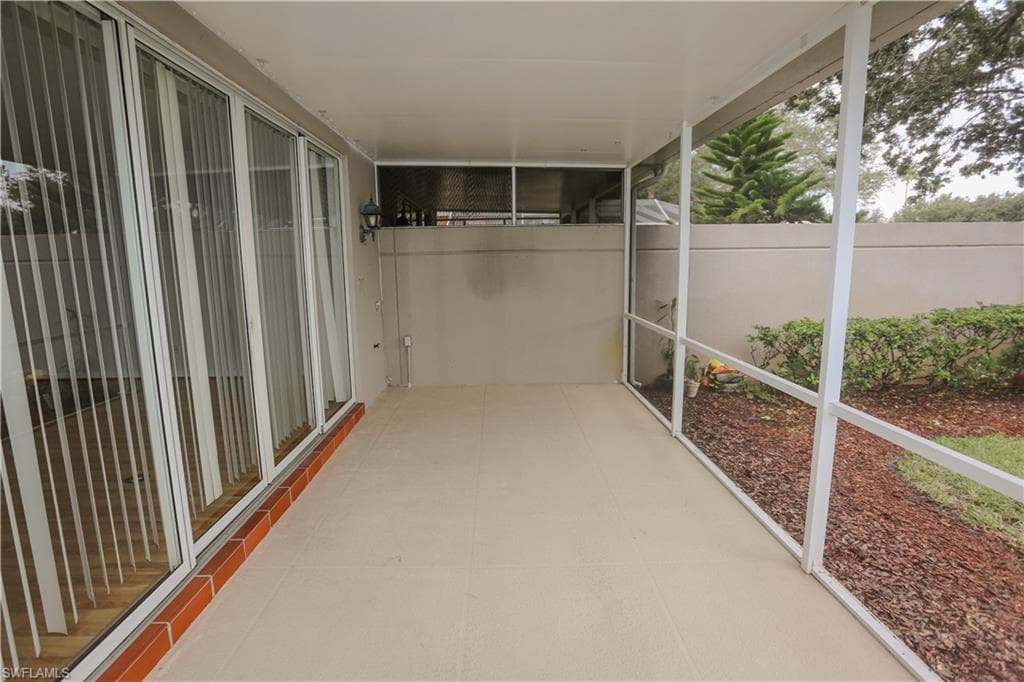 5823 Cove CIR # 8, NAPLES FL 34119-20