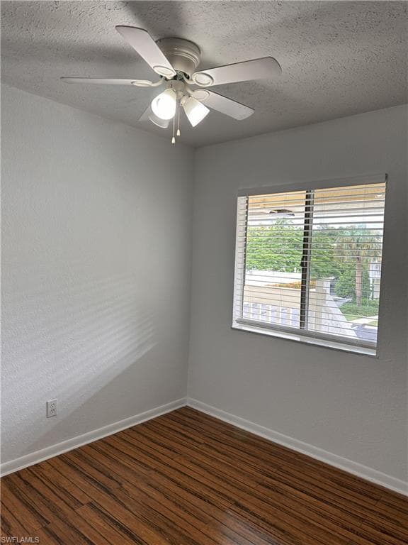 4629 Bayshore DR # J7, NAPLES FL 34112-1