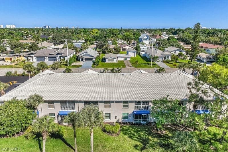 876 Gulf Pavilion DR # 101, NAPLES FL 34108-17