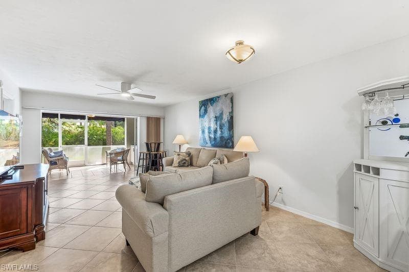 876 Gulf Pavilion DR # 101, NAPLES FL 34108-7