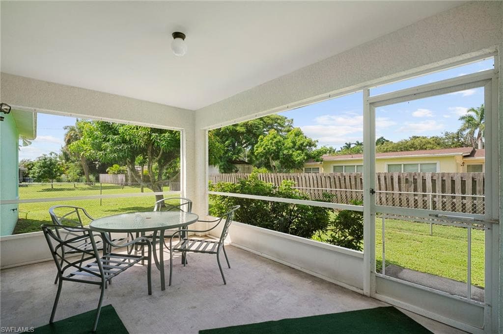 2932 Holly RD, FORT MYERS FL 33901-22