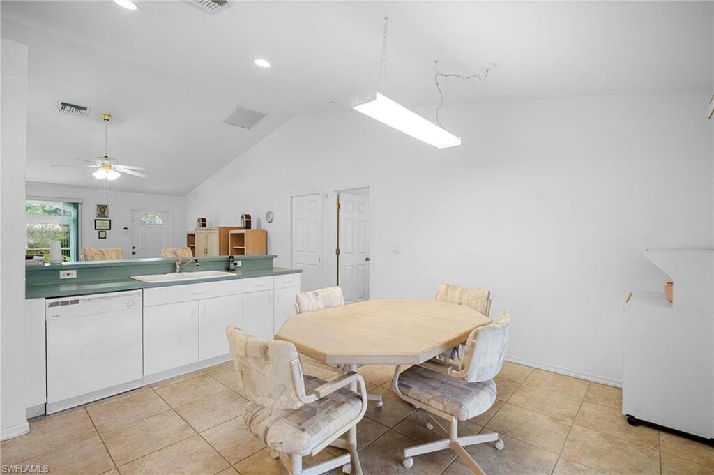 2932 Holly RD, FORT MYERS FL 33901-12