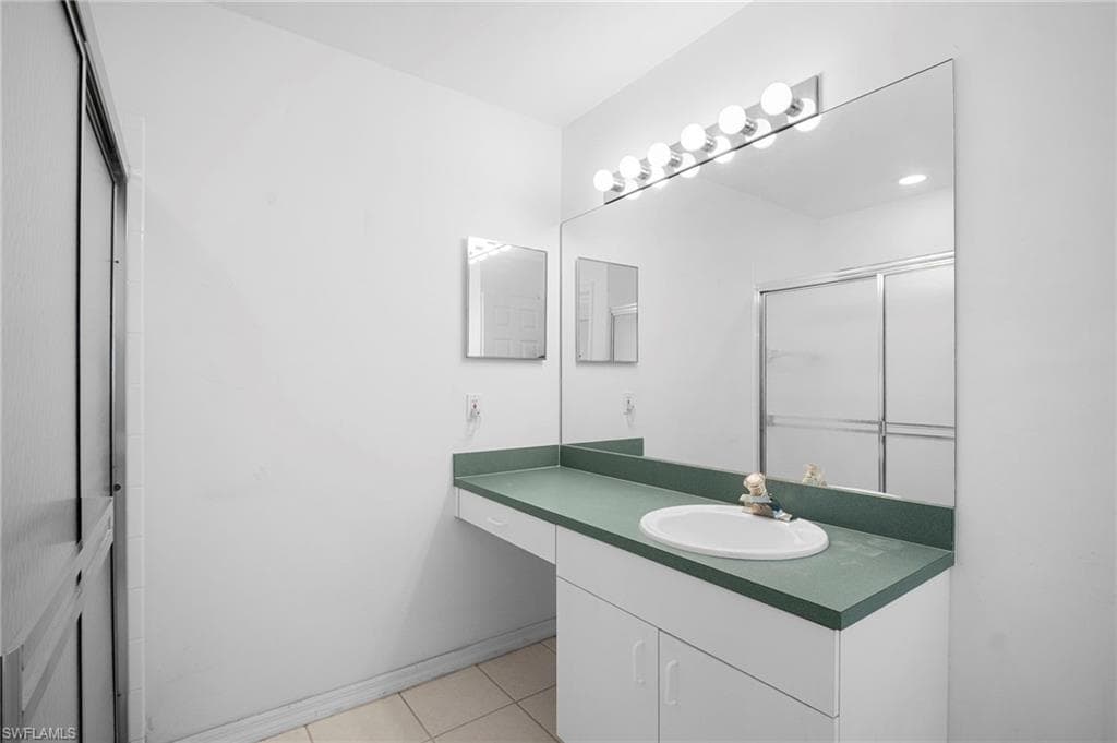 2932 Holly RD, FORT MYERS FL 33901-32