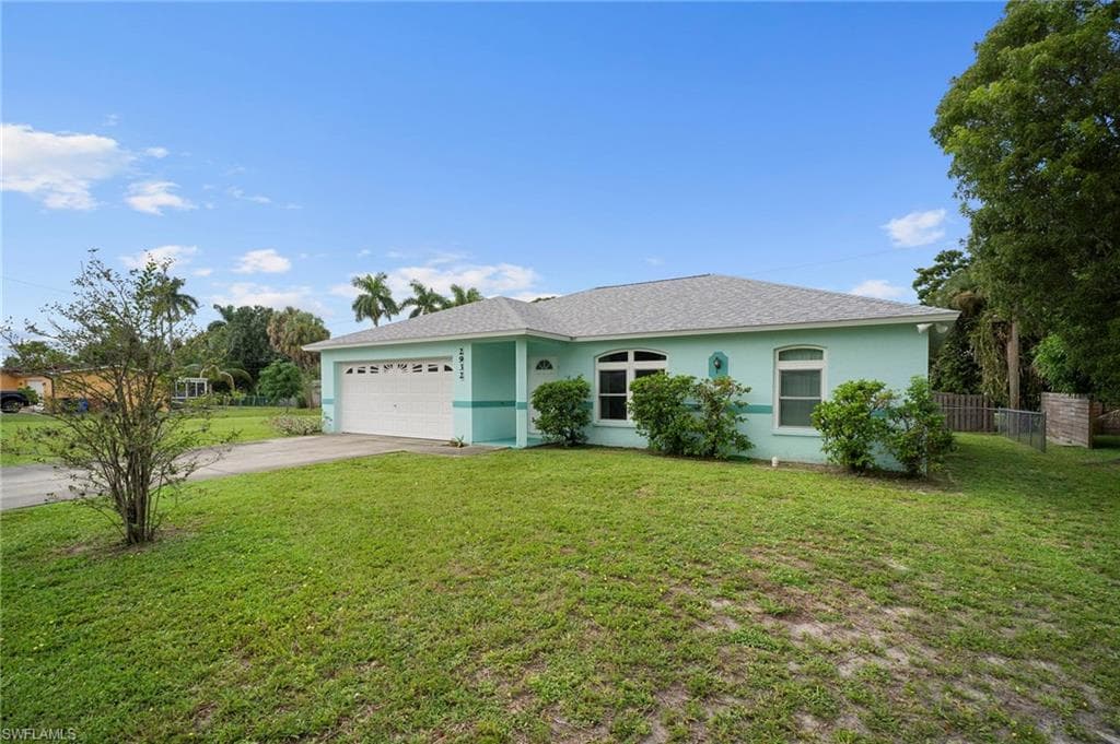 2932 Holly RD, FORT MYERS FL 33901-38