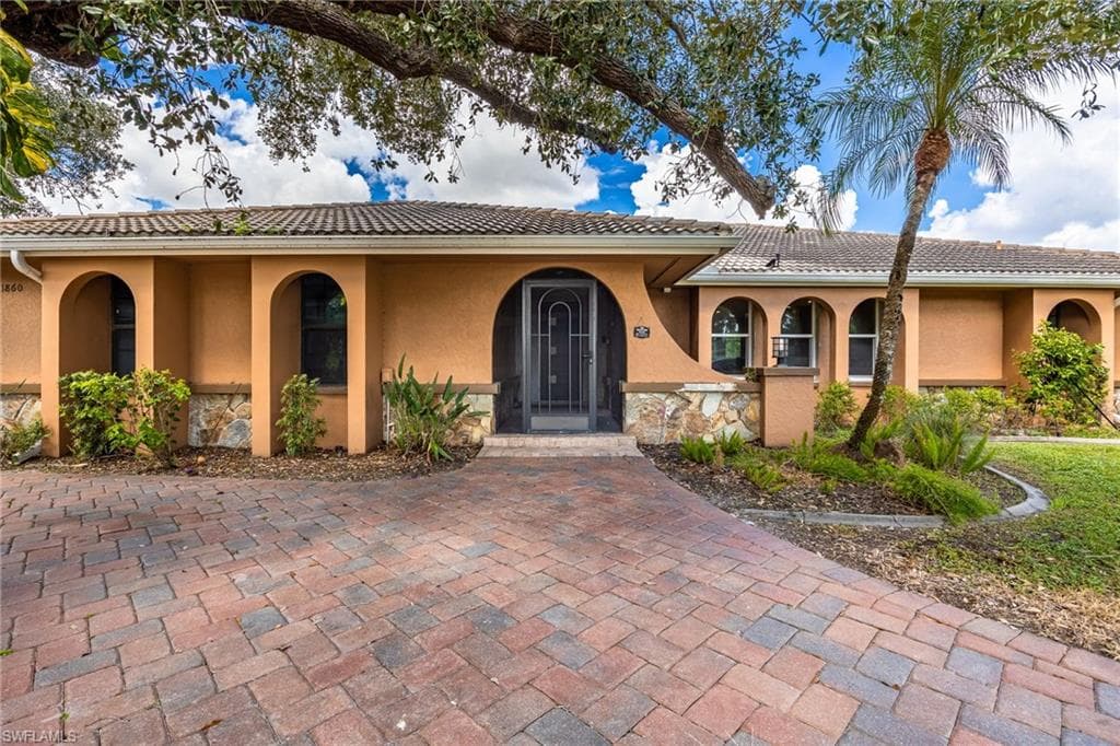 1860 Marina CIR, NORTH FORT MYERS FL 33903-2