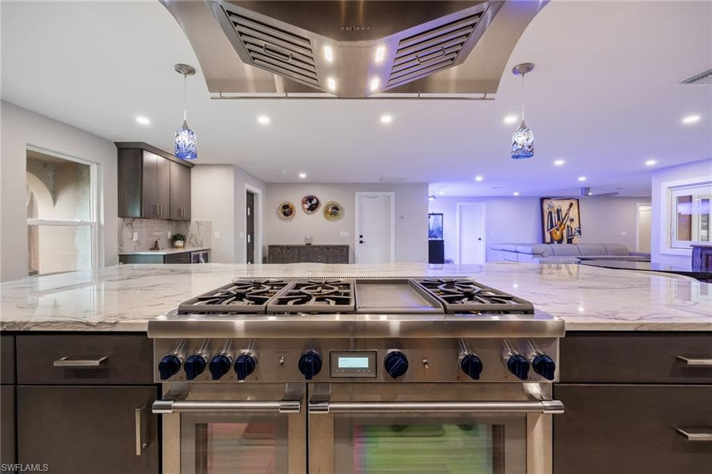 1860 Marina CIR, NORTH FORT MYERS FL 33903-8