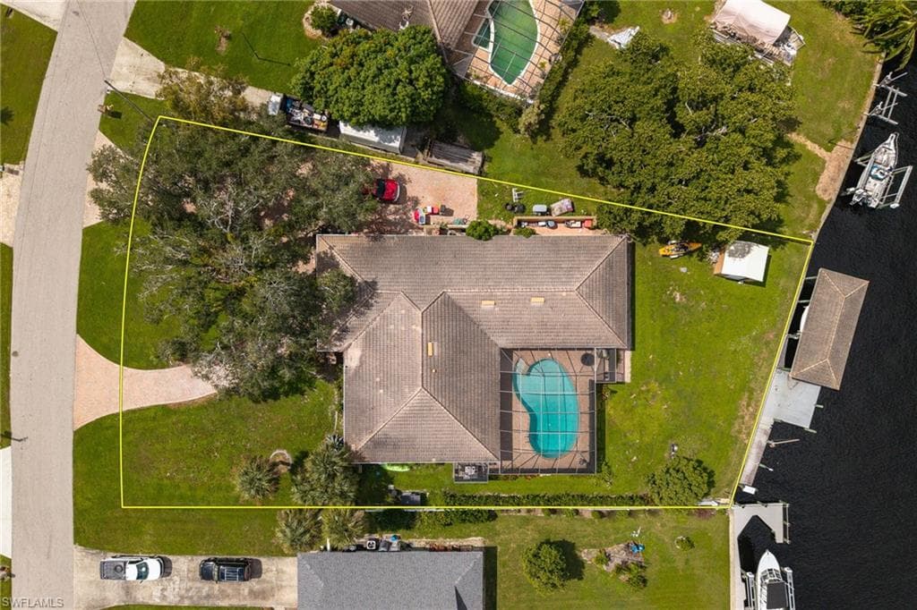 1860 Marina CIR, NORTH FORT MYERS FL 33903-36