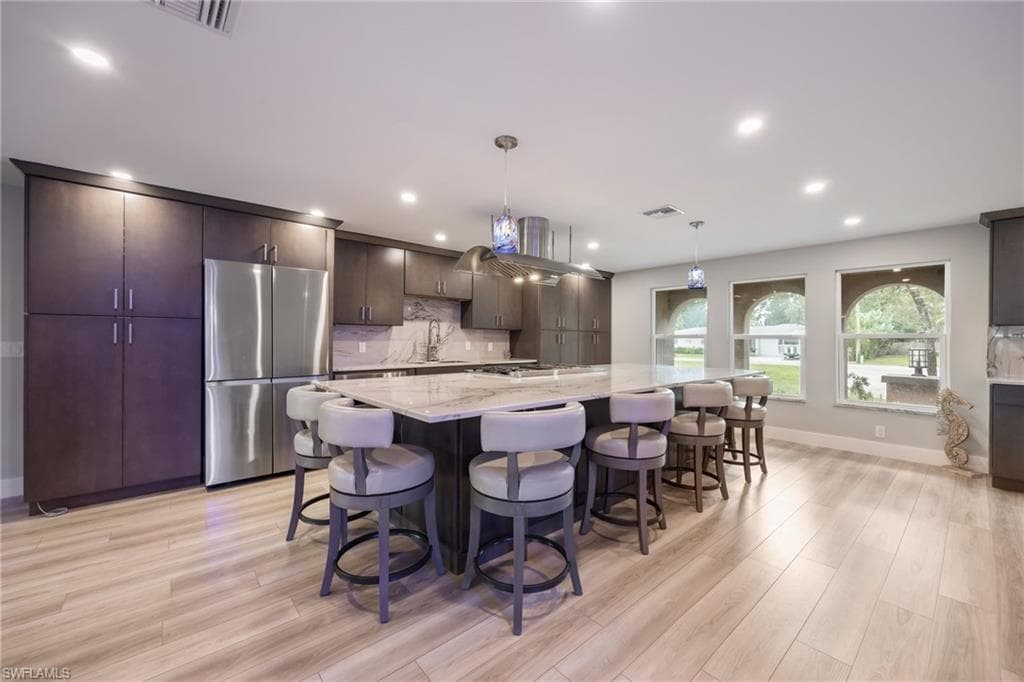 1860 Marina CIR, NORTH FORT MYERS FL 33903-7