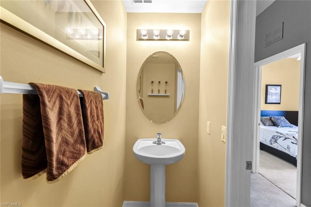 2724 Blue Cypress Lake CT, CAPE CORAL FL 33909-22