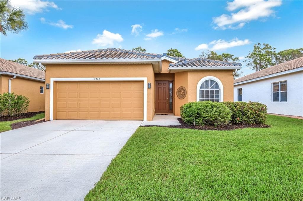 2724 Blue Cypress Lake CT, CAPE CORAL FL 33909-5
