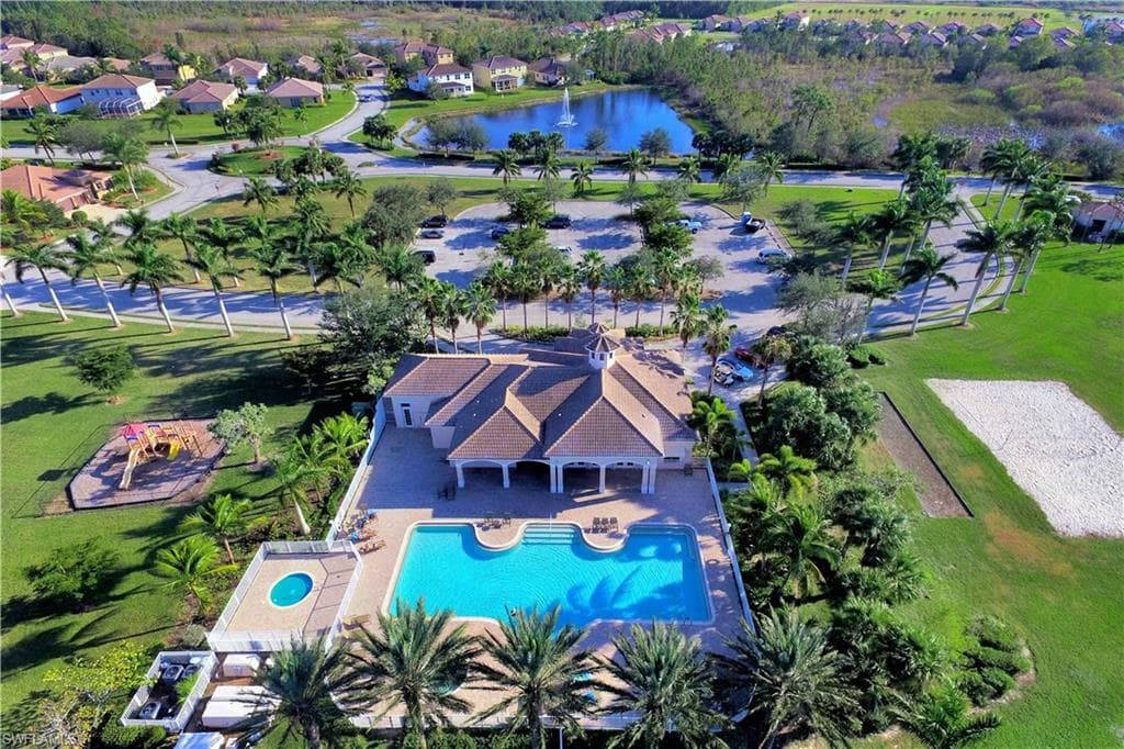 2724 Blue Cypress Lake CT, CAPE CORAL FL 33909-2