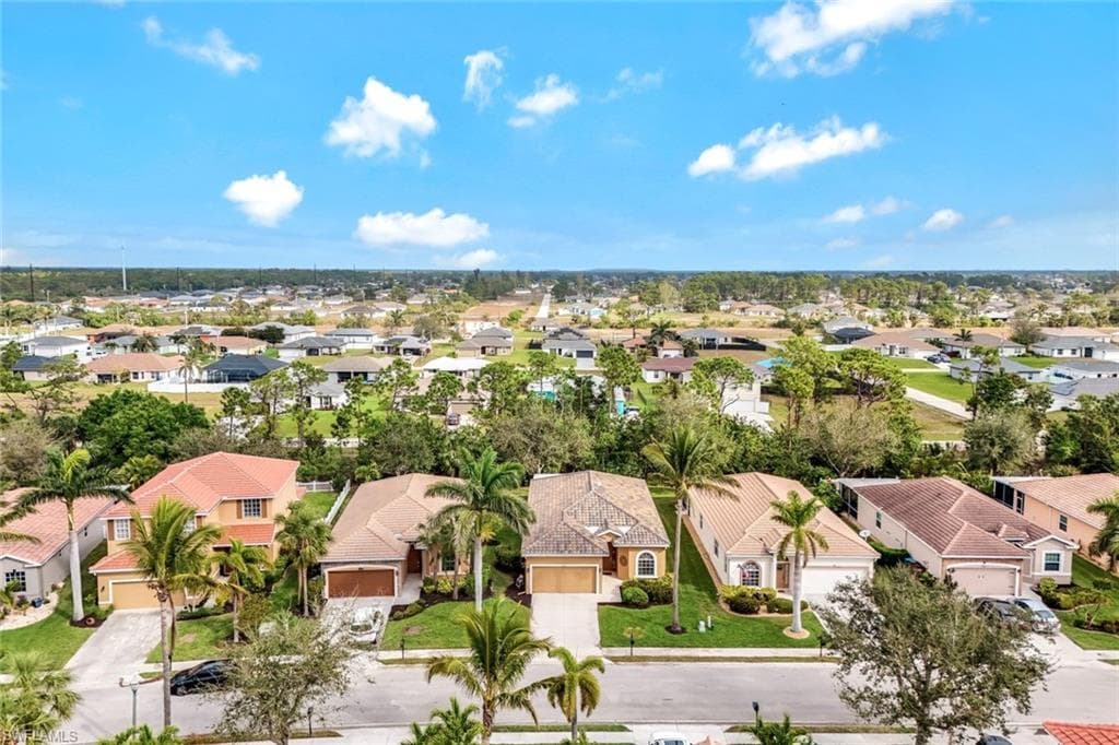 2724 Blue Cypress Lake CT, CAPE CORAL FL 33909-4