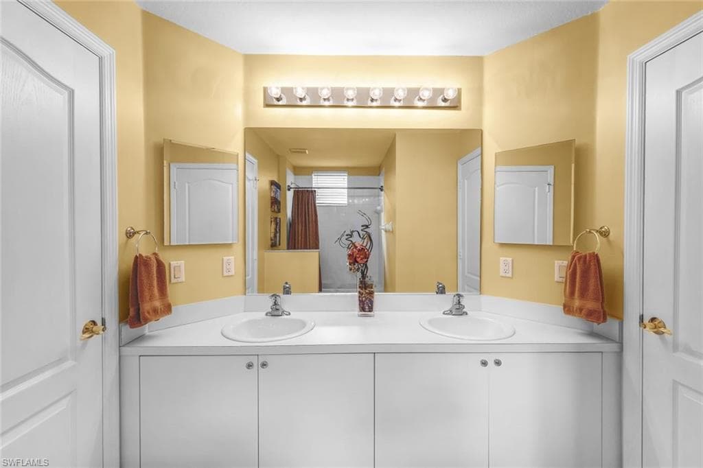 2724 Blue Cypress Lake CT, CAPE CORAL FL 33909-19