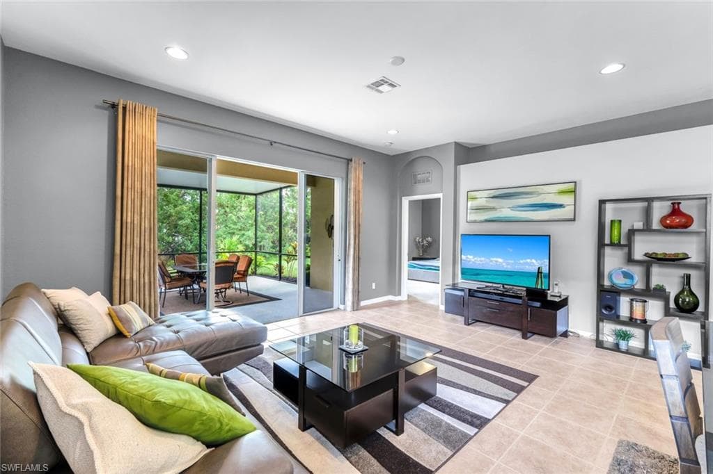 2724 Blue Cypress Lake CT, CAPE CORAL FL 33909-8