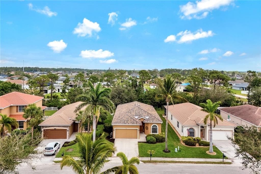 2724 Blue Cypress Lake CT, CAPE CORAL FL 33909-33