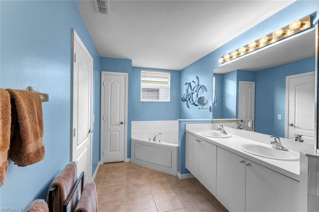 2724 Blue Cypress Lake CT, CAPE CORAL FL 33909-17